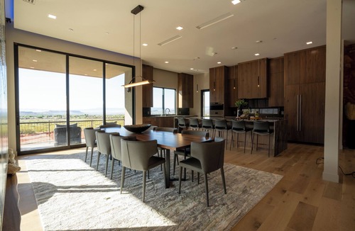 Ivins House | Luxury Service 2 Bedrooms - Sleeps 4 – Private Pool - Daily HSK