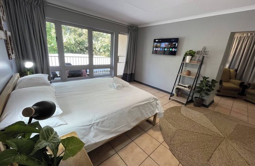 Silverton House | Luxury Stay in Pretoria! Fast Wi-Fi and Free Parking