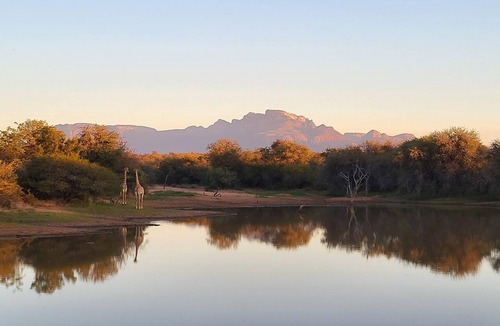 Hoedspruit House | Luxury Villa with Heated Pool