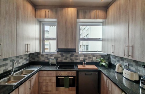 Sea Point Apartment | Lyron - Large, central and secure 3 bed with ACs and workspace