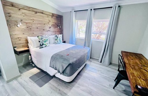 Komani House | Madeira Bed