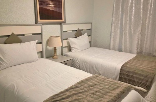 Margate Beach Apartment | Mahe Getaway