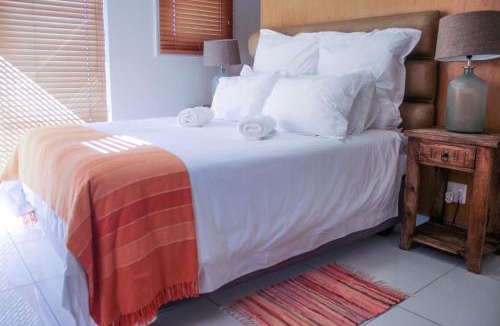 Century City Apartment | Manhattan Luxe Suite at Canal Walk