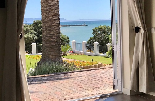 Gordons Bay Central House | Manor on the Bay