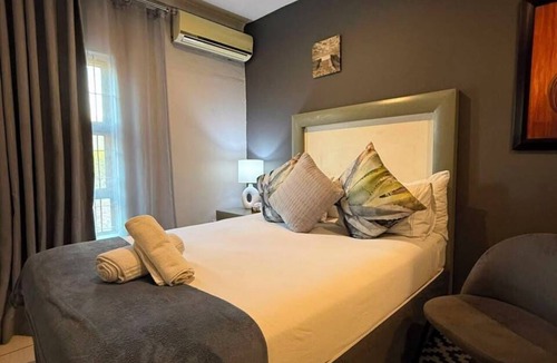 Sandown House | Marion Lodge