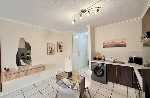 Lone Hill Apartment | Marvelous 1-bedroom apartment in Sandton perfect for your stay