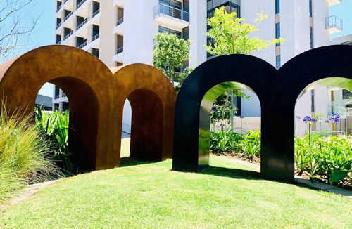 Menlyn Hotel | Menlyn Maine Residence king sized bed studio - Central Park