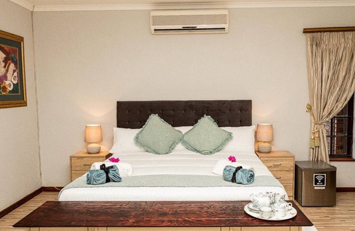 Zwartkop House | Mereke Manor