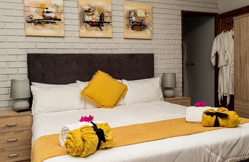 Zwartkop House | Mereke Manor