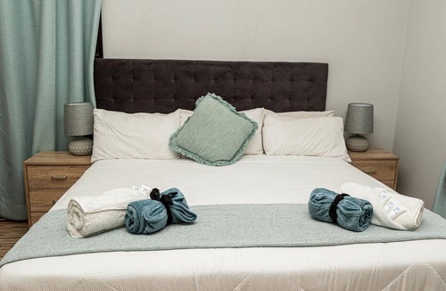 Zwartkop House | Mereke Manor