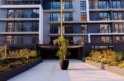 Emthanjeni House | Millennial Blue Haven