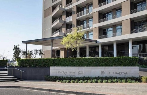 Menlyn Apartment | Modern 1-Bed Apartment in Menlyn Maine, Pretoria