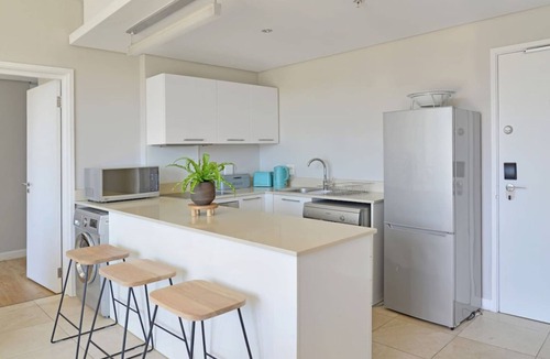 Victoria and Alfred Waterfront Apartment | Modern 1-Bed V&A Waterfront | Canal & Harbor Views