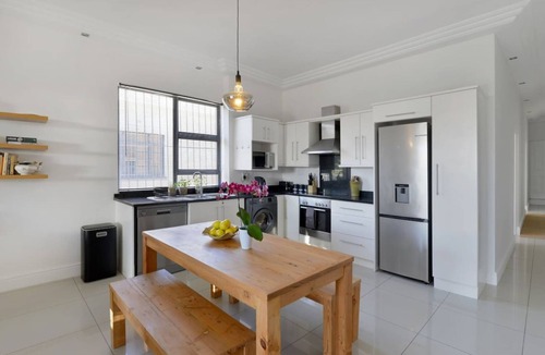 Three Anchor Bay Apartment | Modern 2-Bed Green Point Haven | Stylish & Central