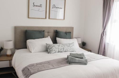 Gordon's Bay Apartment | Modern 2 bedroom apartment close to shops & beach