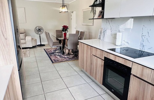 Greater Johannesburg Metropolitan Area Apartment | Modern 3BR Luxury Apartment | Close to Mall of Africa + lagoon