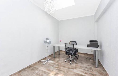 Gallo Manor House | Modern 4BR Sandton Home Pool, Office, Backup Power & Fast WiFi