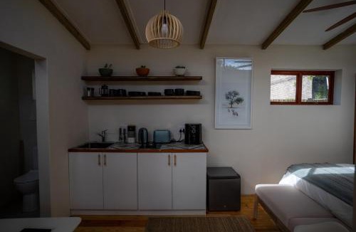 Scarborough Apartment | Modern beach cottage in Conservation village