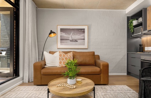 Observatory Apartment | Modern Riverlands Apartment | Gym, Pool and Braai