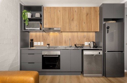 Observatory Apartment | Modern Riverlands Apartment | Gym, Pool and Braai