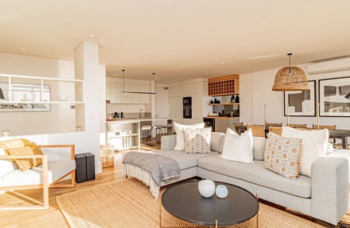 Sea Point Apartment | Modern Sea Point Apartment w/Sea Views (Alpha Sunsets)