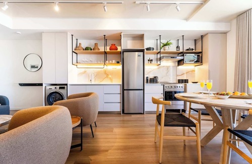 Three Anchor Bay Apartment | Modern, Sea Views, Pool, Sea Point - Eleve 602 Apt