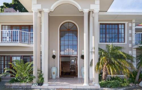 Paradise House | Moncrieff Manor