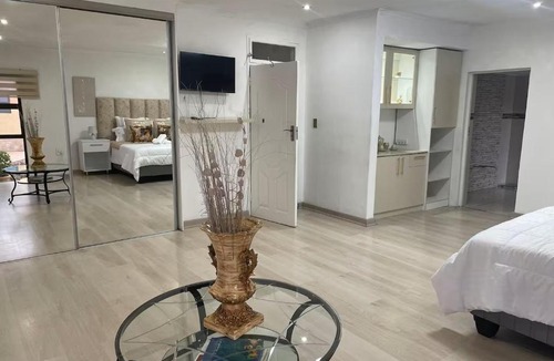 Greater Johannesburg Metropolitan Area Apartment | Montis Villa
