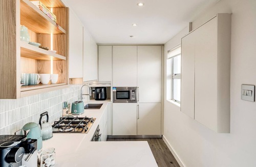 Mouille Point Apartment | Mouille Point 1 Bed w Sea Views Skyshore Apartment