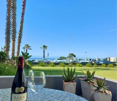 Mouille Point Apartment | Mouille Point Seafront Cottage