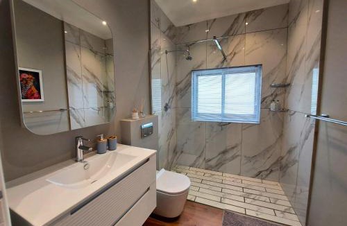 Mouille Point Apartment | Mouille Point Seafront Cottage