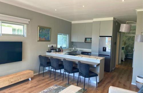 Mouille Point Apartment | Mouille Point Seafront Cottage