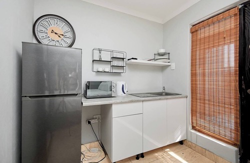Greater Johannesburg Metropolitan Area Apartment | Nest24 Evans Park Private & Cosy Guest Suite 1