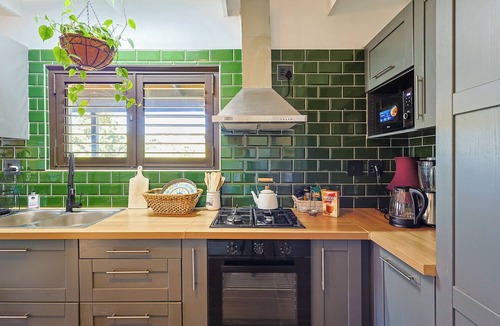 Hout Bay Apartment | New Mountain Retreat with Scenic Views