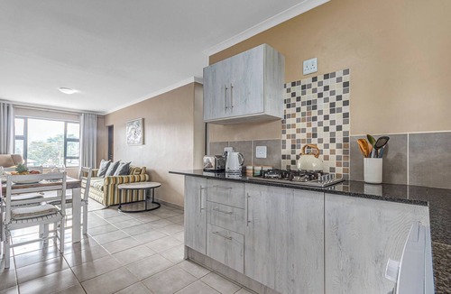 Greater Johannesburg Metropolitan Area Apartment | No3 Airville Ember,9 min Drive to Cresta Mall
