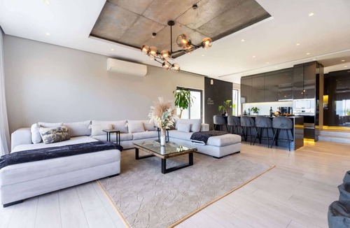 Green Point Villa | Oasis on Joubert - Family-Friendly Villa, Pool, Views