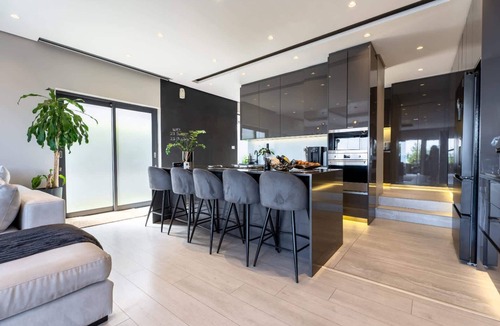 Green Point Villa | Oasis on Joubert - Family-Friendly Villa, Pool, Views