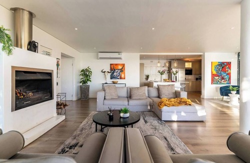 Camps Bay Apartment | Ocean & Mountain - It's all about the views!