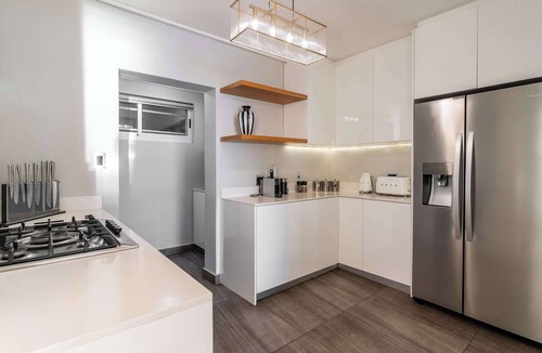 Camps Bay Apartment | Ocean Views, Pool, Camps Bay - Houghton Views Apt