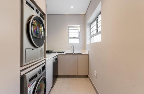 Clifton Villa | Ocean Views, Sleeps 15, Modern - Lisburn on Clifton Villa