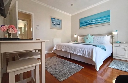 Port Elizabeth House | On The Bay B&B