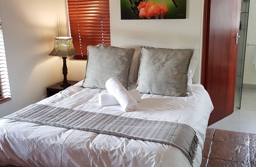 Simondium House | Paddabult Self Catering Cottages