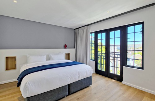 Green Point House | Palm Paradise