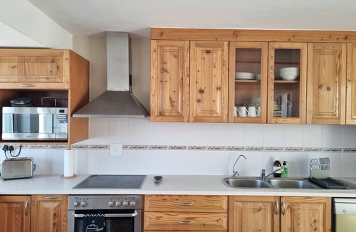 Gordons Bay Central House | Paradise Tide - 4-bedroom Beachfront house with AC in Gordon's Bay