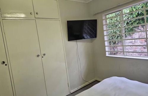Greater Johannesburg Metropolitan Area House | Peaceful 3-bedroom house in charming Randburg neighborhood