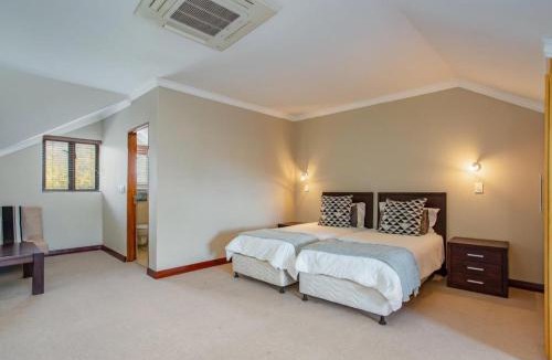 Simondium Apartment | Pearl Valley Luxury Resort Land Cove 4C