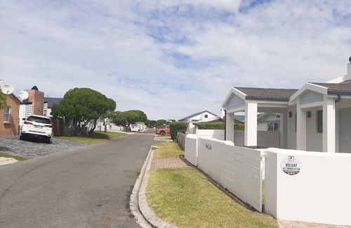 Pearly Beach House | Pearly Gate