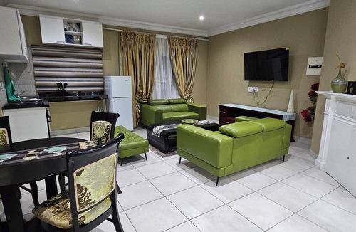 Greater Johannesburg Metropolitan Area Cottage | Perfect 2-bedroom cottage with AC for a relaxing getaway