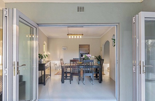 Greater Johannesburg Metropolitan Area House | Perfect 4-bedroom house in lovely Randburg for your getaway
