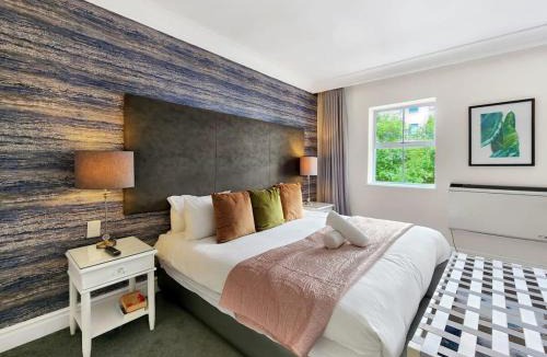 Cape Town City Centre Hotel | Perfect couples cove, with hotel living comforts!
